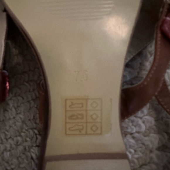 GC Shoes Women's T-Strap Flat Sandals - Picture 6 of 6